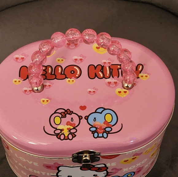 Hello Kitty 2023 Sanrio Valentine's Day  Tin BOX - Picture 3 of 6